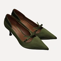 Vintage pointed-toe heels