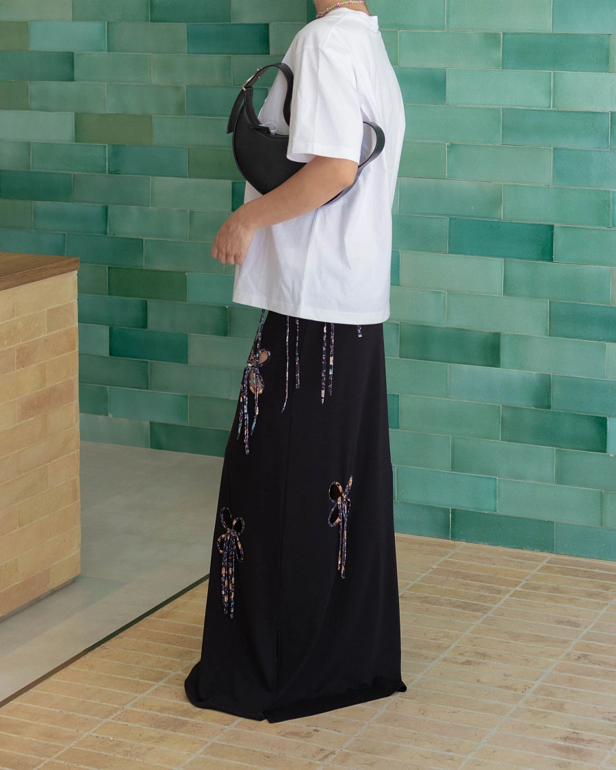 Petal skirt with edged flowers