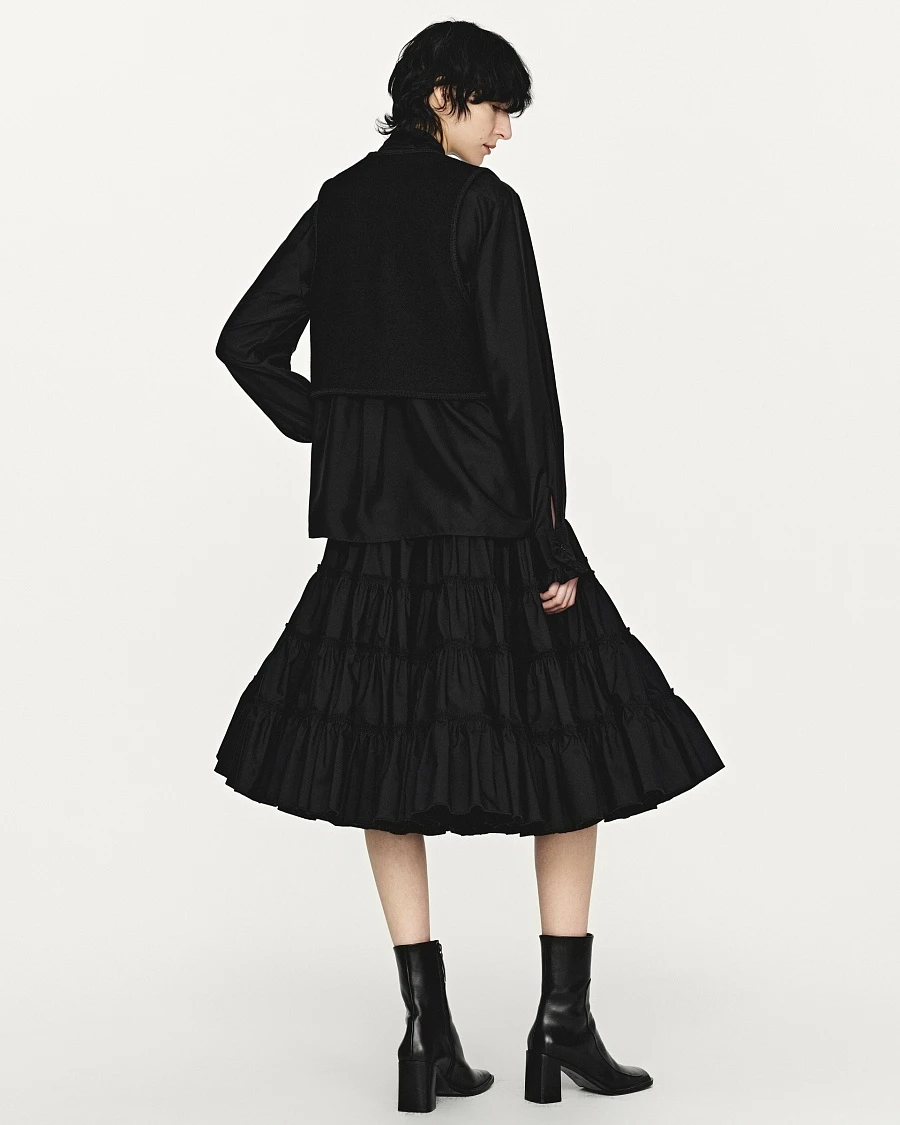 Floral pattern embroidered button vest