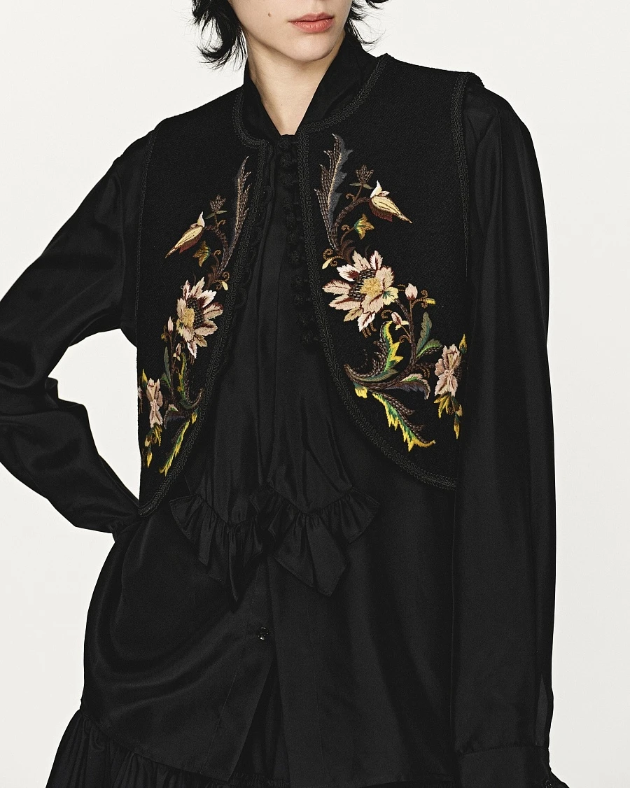 Floral pattern embroidered button vest