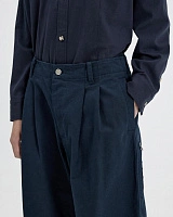 CURVED TWO TUCK COTTON PANTS NAVY